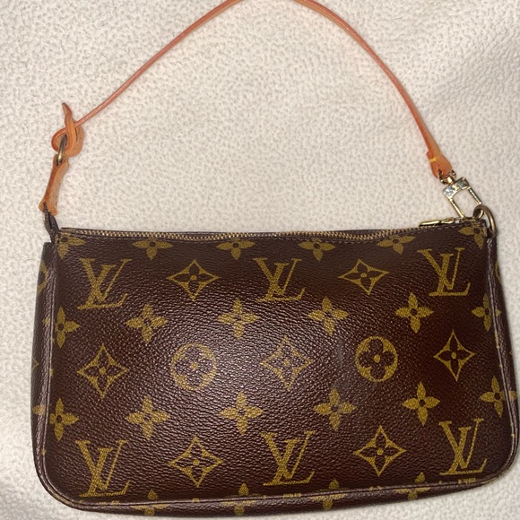 ‼️❌SOLD❌‼️🔥❤️ Louis Vuitton Iconic Monogram Pochette in EUC! Made in France - Picture 2 of 13